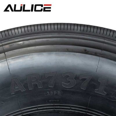 11R22.5 AR737の強いステアリングが付いているチューブレス トラックのタイヤ、バス タイヤおよび地上のグリップ