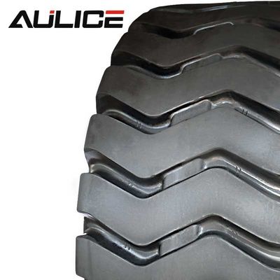 道のタイヤを離れたChinsesの工場   OTRのタイヤ     E-3/L-3 AE803 23.5-25