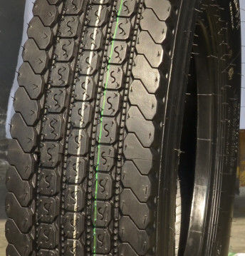 工場価格の放射状のトラックは優秀な積載量の耐久性AR111 8.25R16LTにタイヤをつける